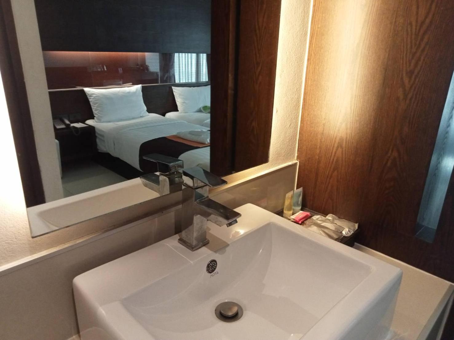 Collection O The Bangkok Airport Link Suite Exterior foto
